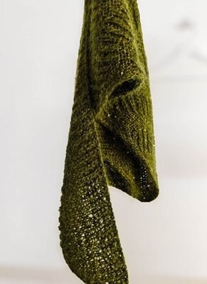 Chal Salvia: Un Chal triangular desde el borde inferior