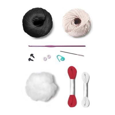 Materiales del kit amigurumi Vampire de Círculo: ovillos, madejas, ganchillo, ojos de seguridad, relleno, aguja y marcapuntos