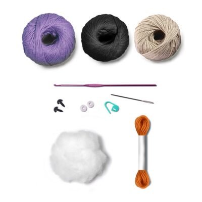 Materiales del kit amigurumi Witch de Círculo: ovillos, madejas, ganchillo, ojos de seguridad, relleno, aguja y marcapuntos